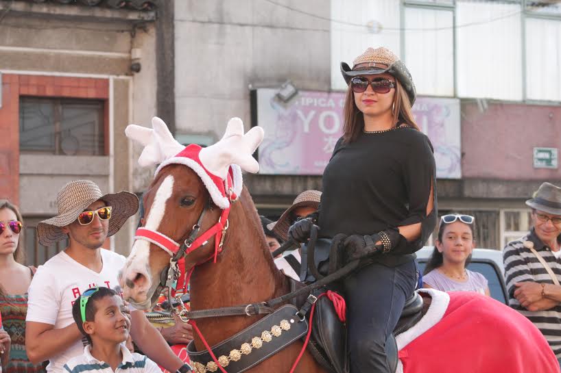 dama en la cabalgata